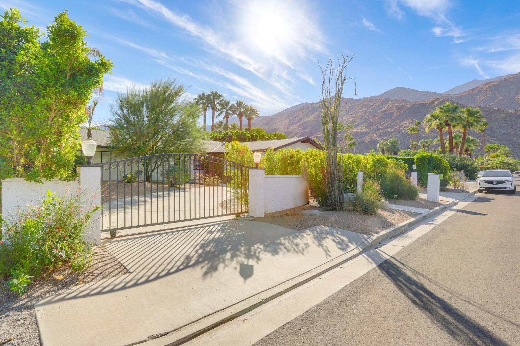 Sleek Abode With Pool And Patios Less Than 2 Mi To Dtwn! Villa Palm Springs Exterior photo